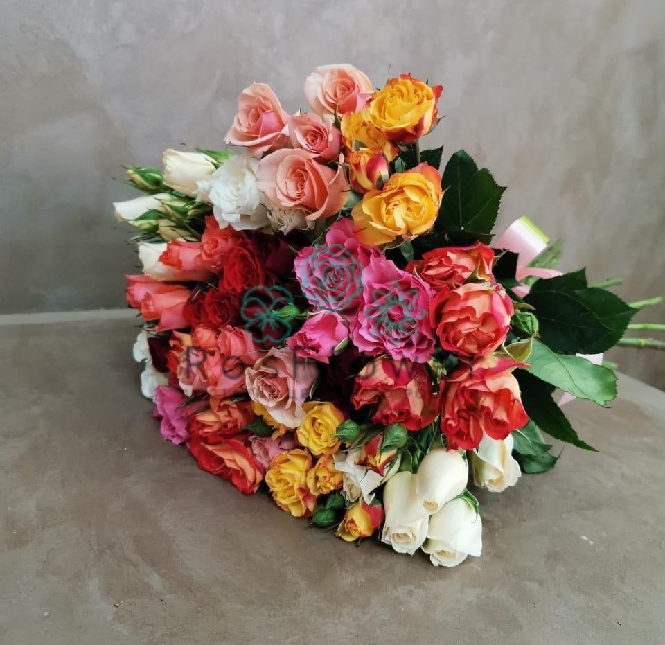 Букет цветов из: Розы в Краснофарфорном