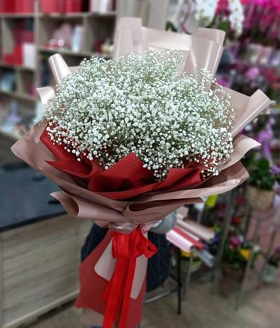 Букет цветов из: Гипсофила в Краснофарфорном