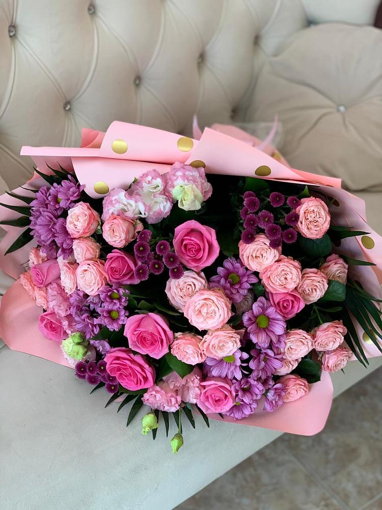 Букет цветов из: Хризантемы, Розы и Лизиантусы в Краснофарфорном