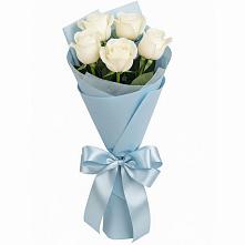 Букет 5 Белых роз Проуд в Краснофарфорном