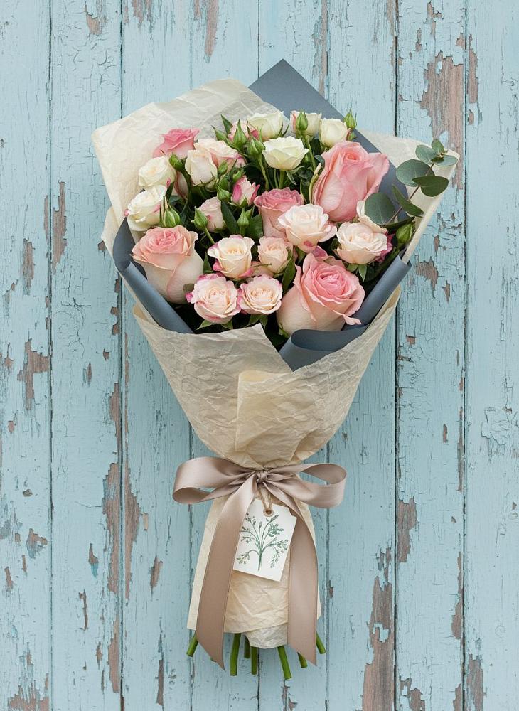 Букет цветов из: Розы в Краснофарфорном