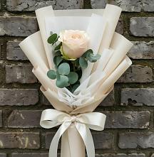 Букет цветов из:  Розы в Краснофарфорном