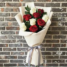 Букет цветов из:  Розы в Краснофарфорном