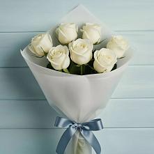 Букет 7 Белых роз Эдлесс Лав в Краснофарфорном