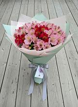 Букет цветов из:  Альстромерии в Краснофарфорном