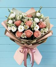 Букет цветов из:  Розы, Альстромерии и Лизиантусы #REPLACE_PRED# Краснофарфорном