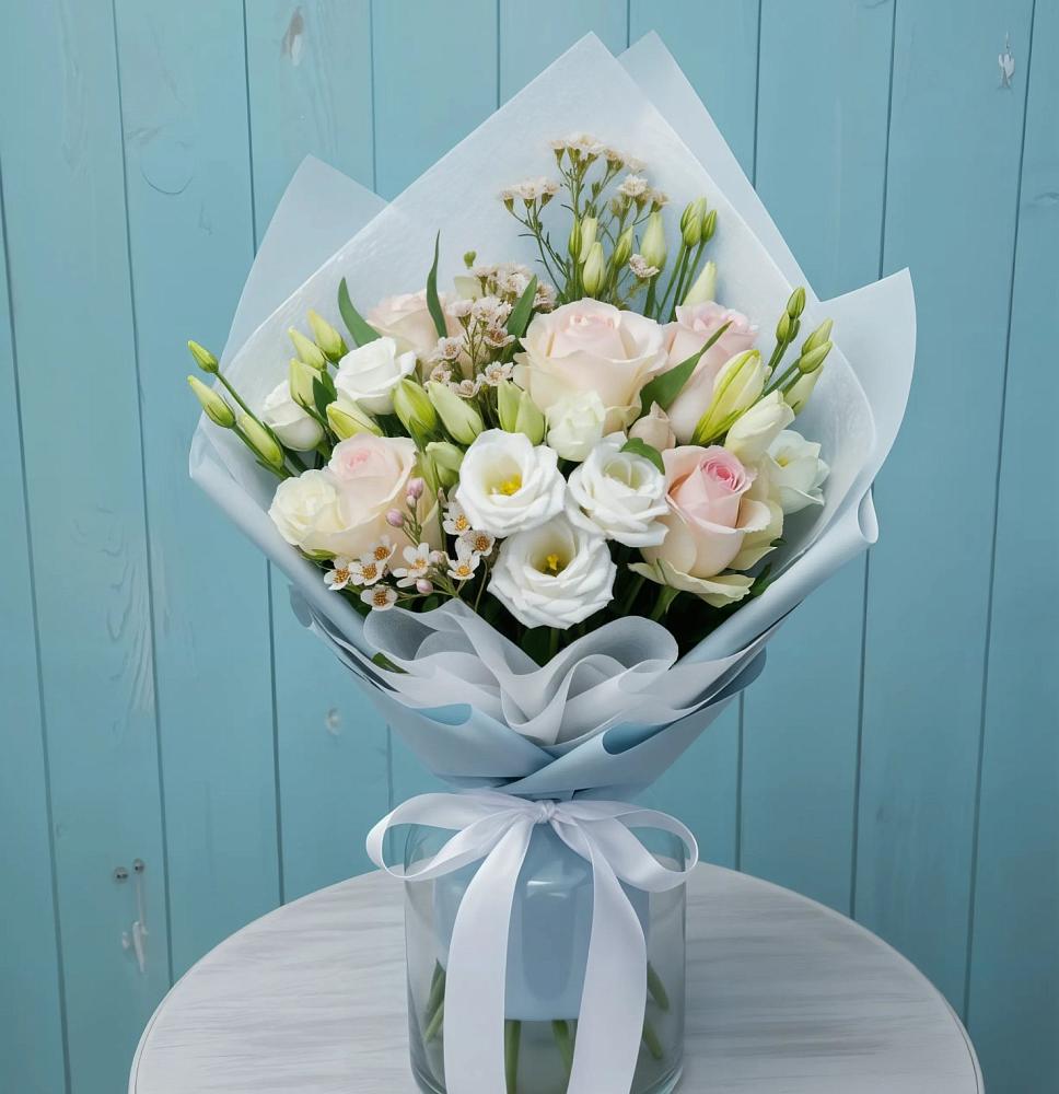 Букет цветов из: Розы и Лизиантусы в Краснофарфорном