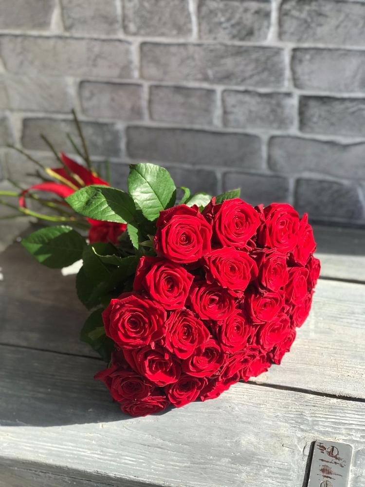 Букет Красные розы Фридом в Краснофарфорном