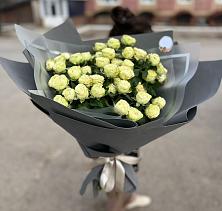 Букет Белые кустовые розы Солинеро в Краснофарфорном