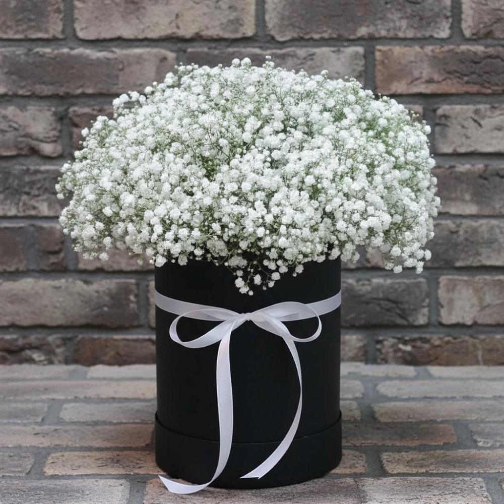 Цветочная композиция из Гипсофила в шляпной коробке в Краснофарфорном