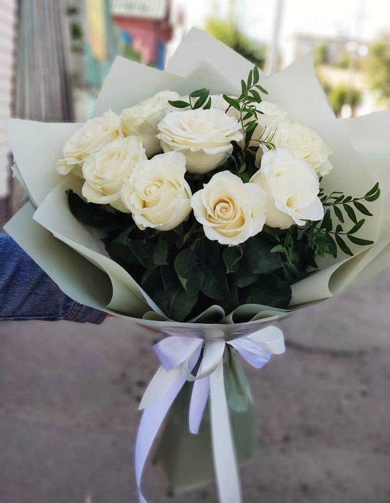 Букет Белые розы Проуд в Краснофарфорном