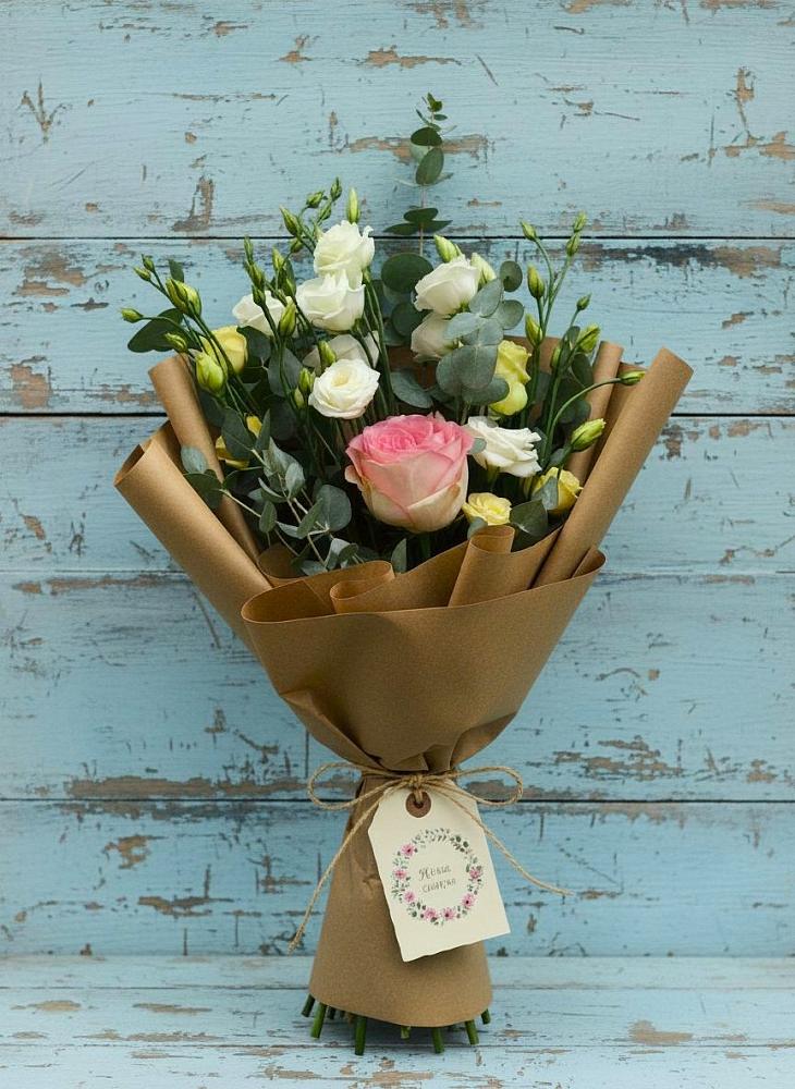 Букет цветов из: Розы и Лизиантусы в Краснофарфорном