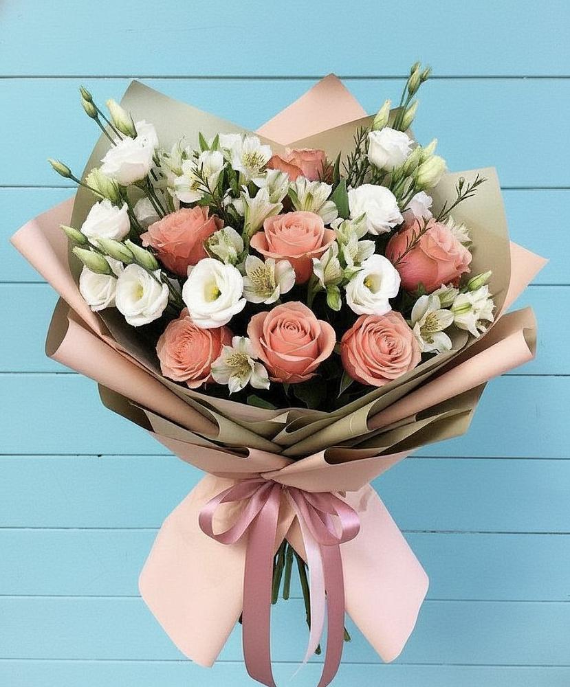 Букет цветов из: Розы, Альстромерии и Лизиантусы в Краснофарфорном