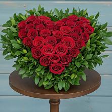 Цветочная композиция из Розы в виде сердца в Краснофарфорном