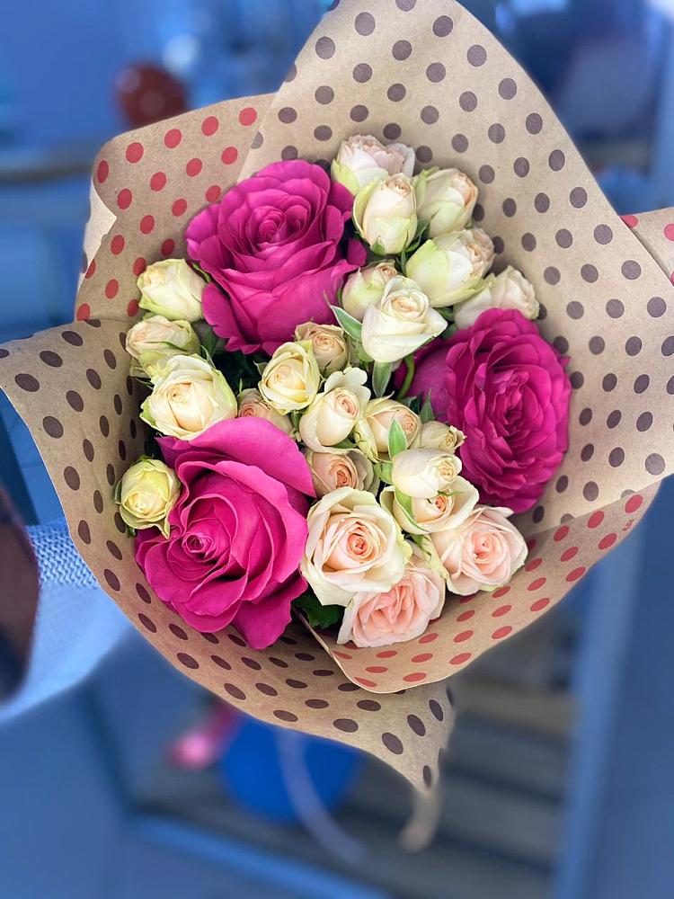 Букет цветов из: Розы в Краснофарфорном