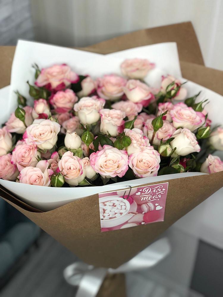 Букет цветов из: Розы в Краснофарфорном