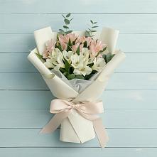 Букет цветов из:  Альстромерии в Краснофарфорном