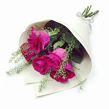 Букет цветов из:  Розы в Краснофарфорном