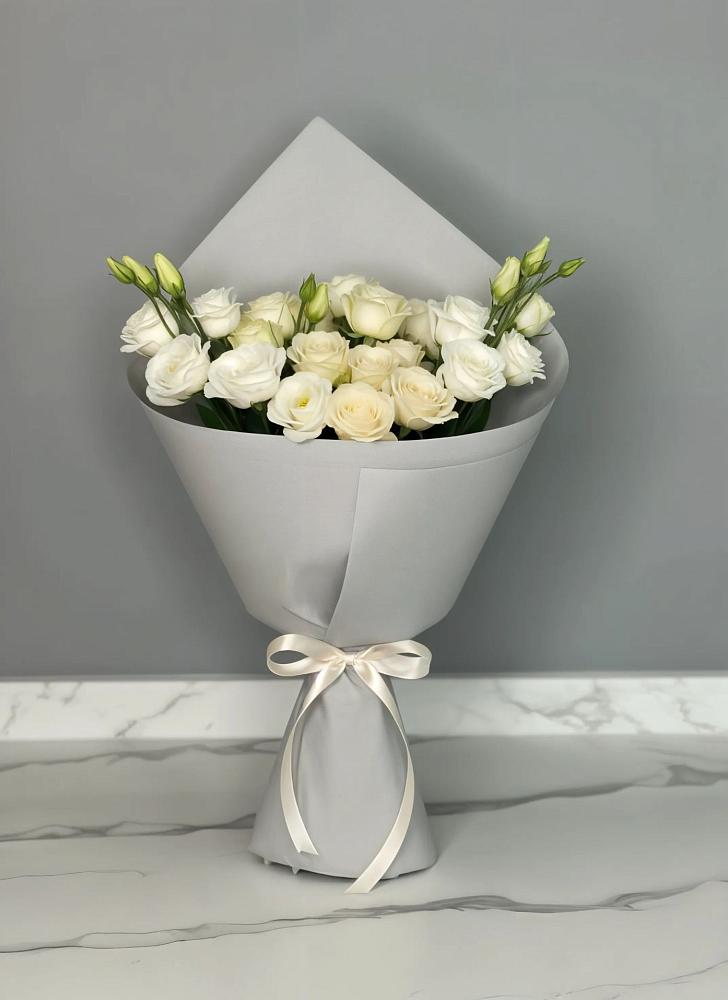 Букет цветов из: Розы и Лизиантусы в Краснофарфорном