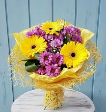 Букет цветов из:  Хризантемы и Герберы в Краснофарфорном