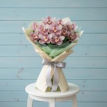Букет цветов из:  Орхидеи и Розы в Краснофарфорном
