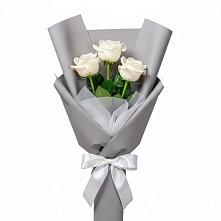 Букет 3 белые розы в Краснофарфорном