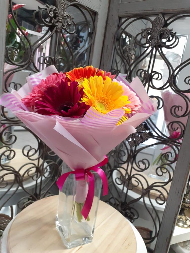 Букет цветов из: Герберы в Краснофарфорном