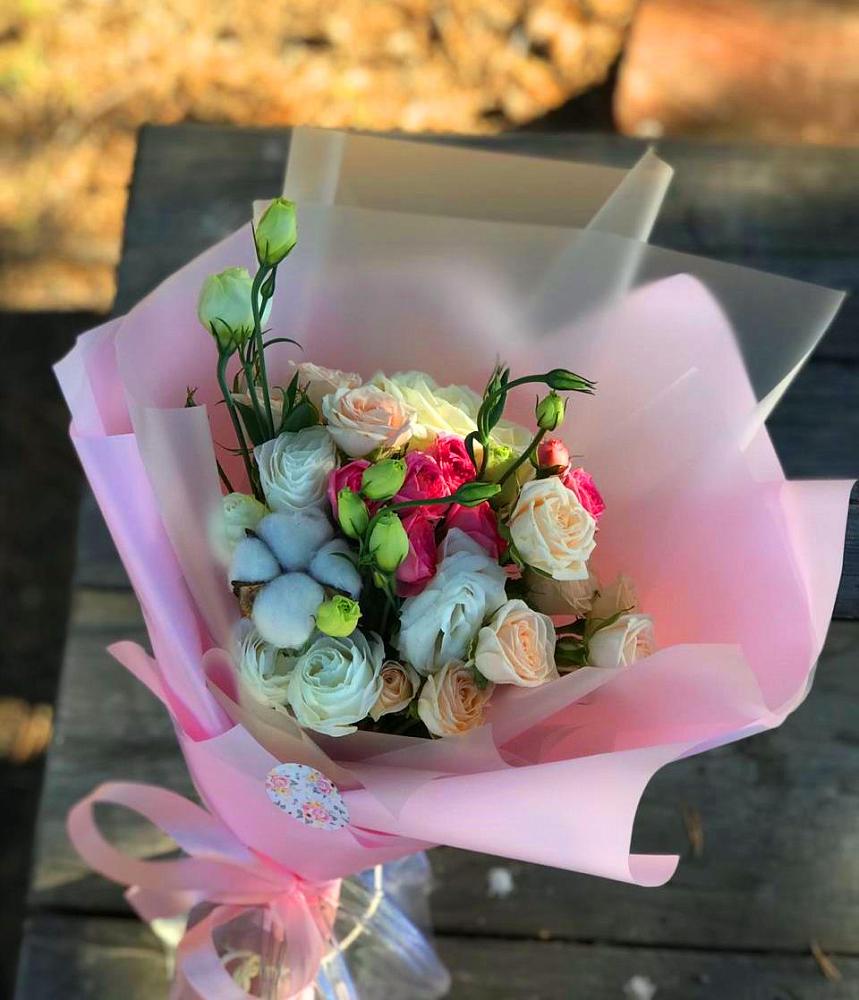 Букет цветов из: Розы и Лизиантусы в Краснофарфорном