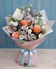 Букет цветов из:  Лизиантусы, Розы, Альстромерии и Гипсофила в Краснофарфорном