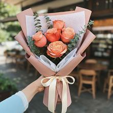 Букет цветов из:  Розы в Краснофарфорном