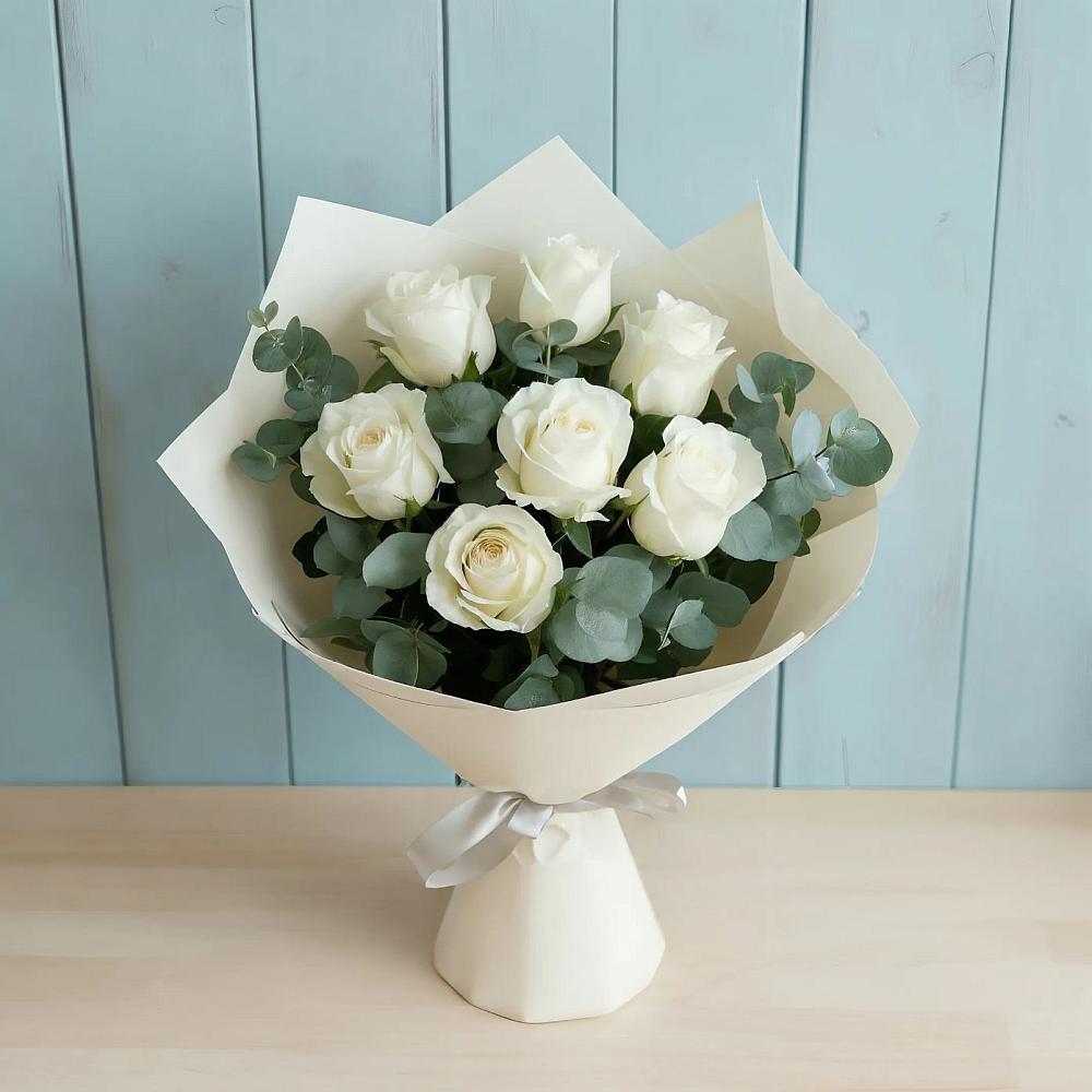 Букет Белые розы в Эвкалипте в Краснофарфорном
