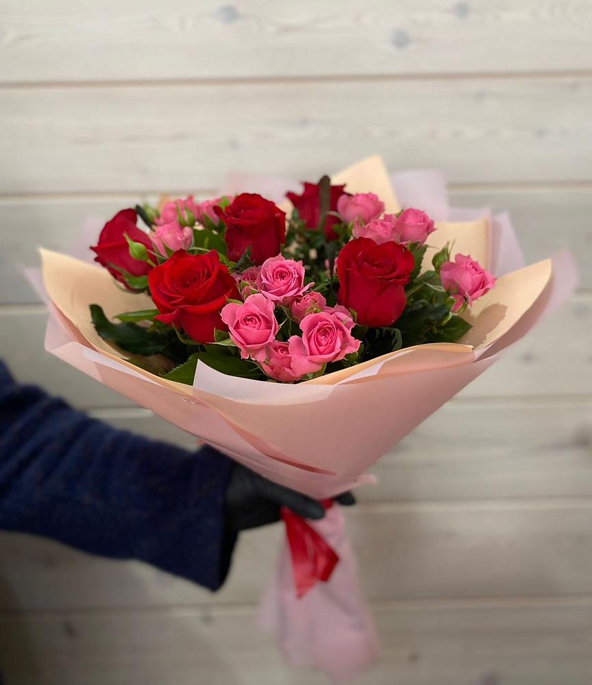 Букет цветов из: Розы в Краснофарфорном