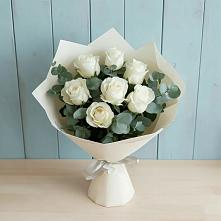 Букет Белые розы в Эвкалипте в Краснофарфорном