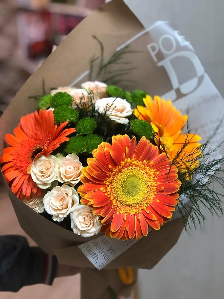 Букет цветов из: Герберы, Хризантемы и Розы в Краснофарфорном