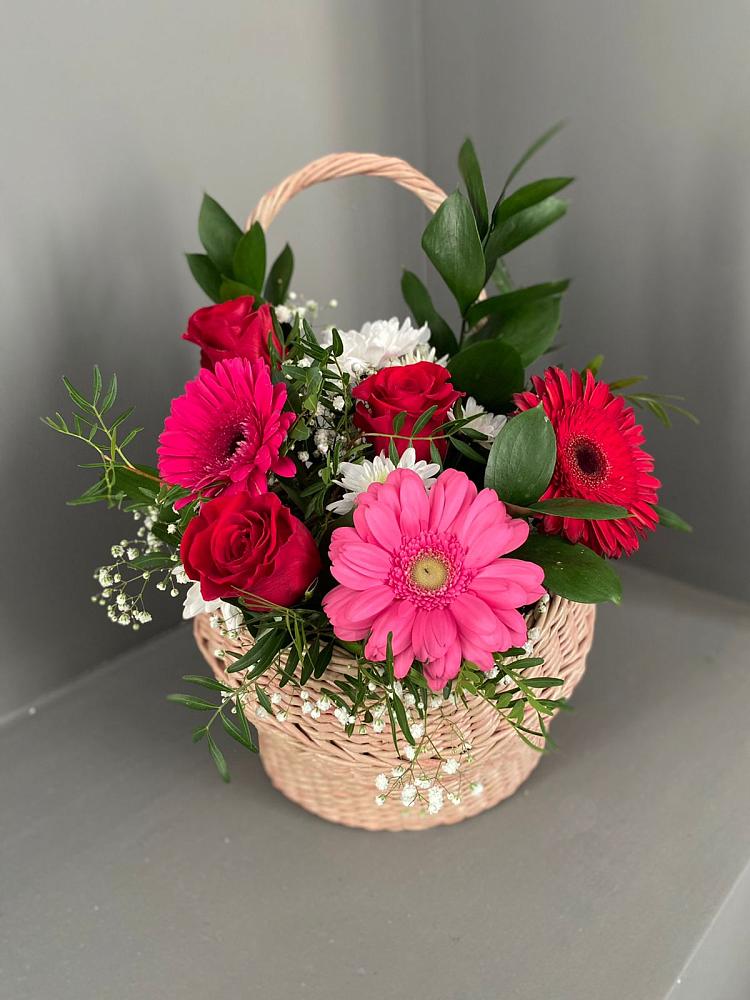 Цветочная композиция из Розы, Хризантемы и Герберы в корзине в Краснофарфорном