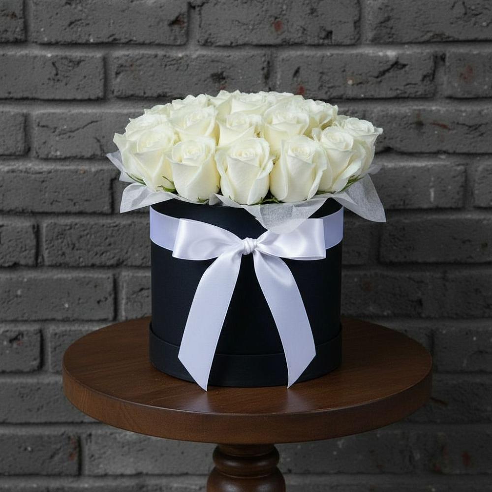 Цветочная композиция из Розы в шляпной коробке в Краснофарфорном