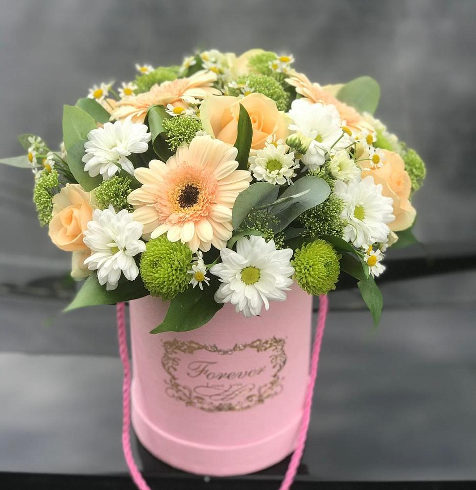 Цветочная композиция из Розы, Герберы и Хризантемы в шляпной коробке в Краснофарфорном