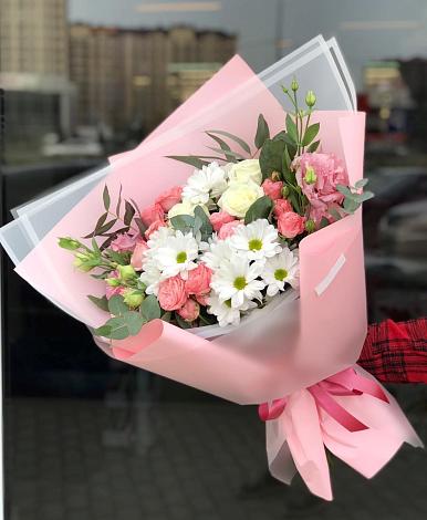Букет цветов из: Розы, Лизиантусы и Хризантемы в Краснофарфорном