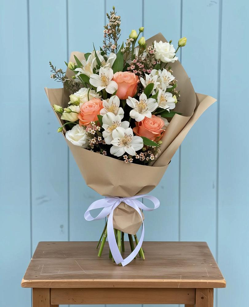 Букет цветов из: Альстромерии, Лизиантусы, Розы и Хризантемы в Краснофарфорном