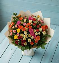 Букет Микс из разноцветных кустовых роз в Краснофарфорном