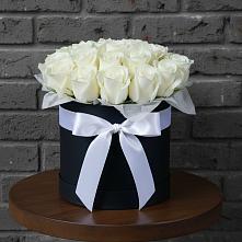 Цветочная композиция из Розы в шляпной коробке в Краснофарфорном