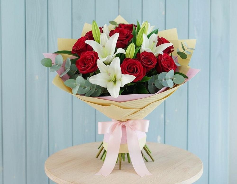 Букет цветов из: Лилии и Розы в Краснофарфорном